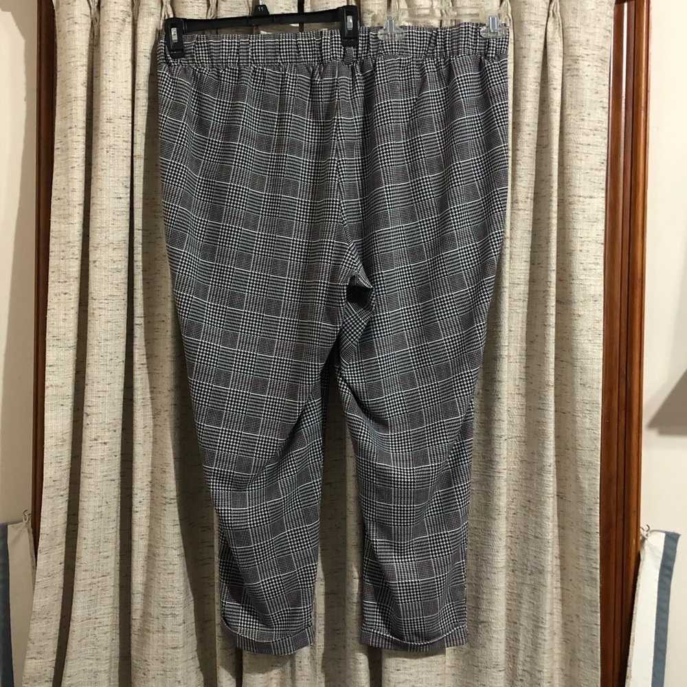 Torrid Houndstooth Cigarette Pant - Picture 6 of 7